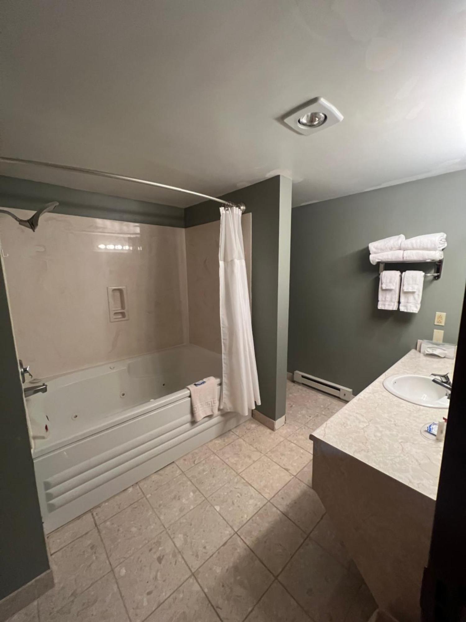 Webb'S Hotel Mayville エクステリア 写真