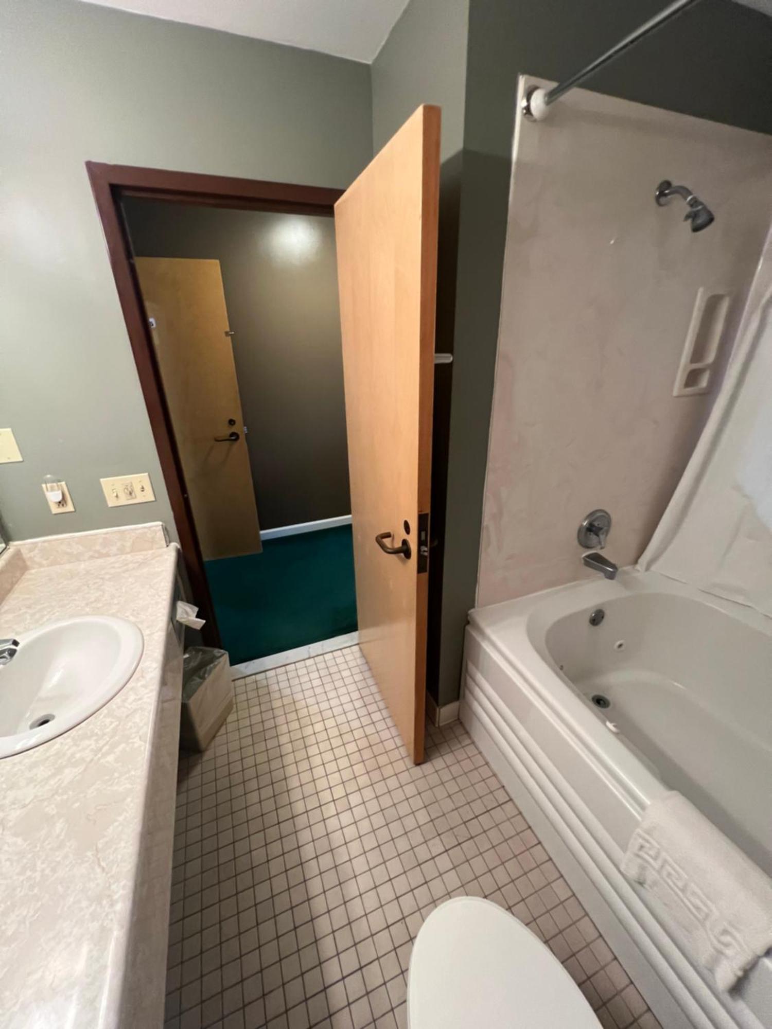 Webb'S Hotel Mayville エクステリア 写真