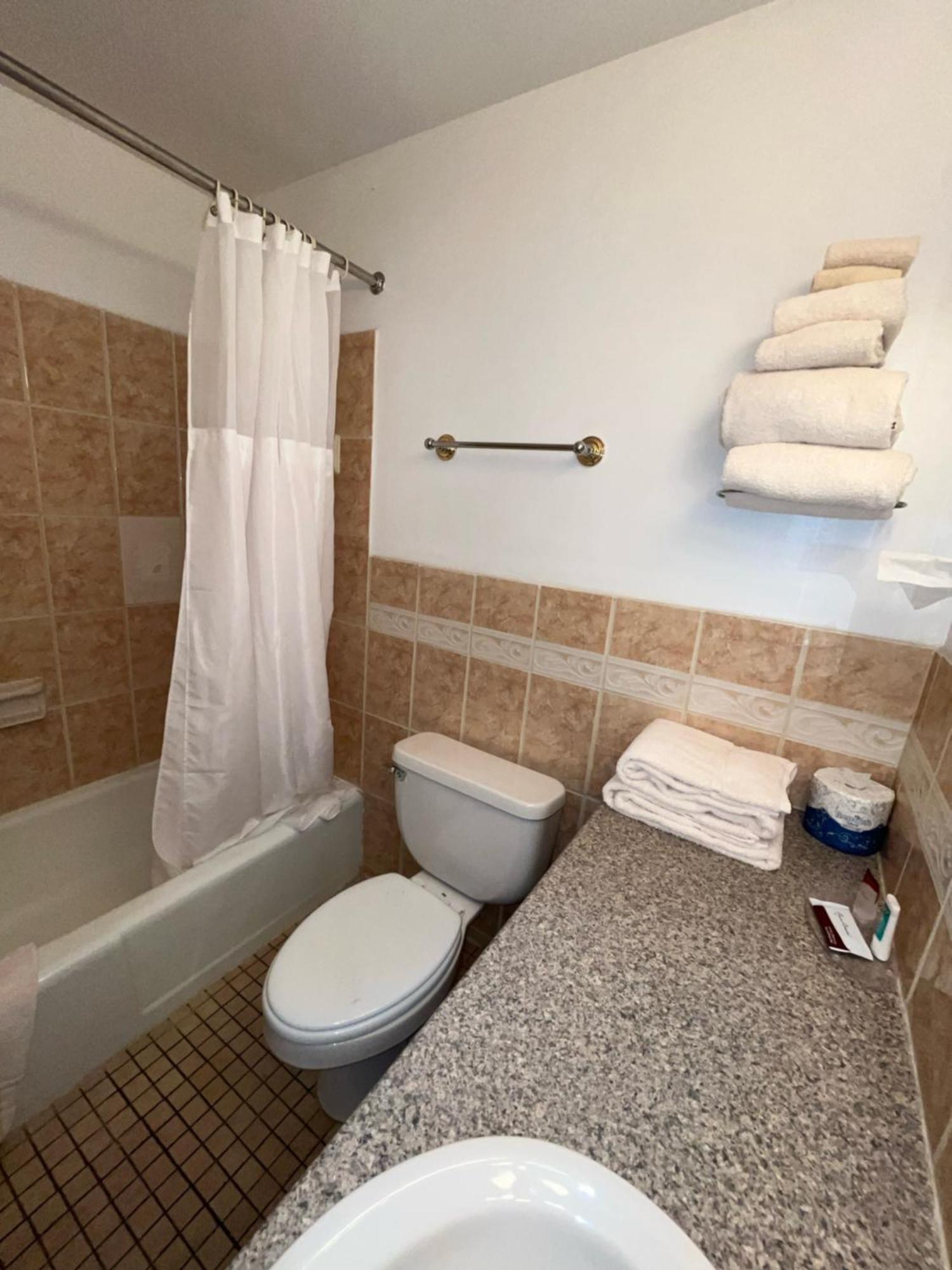 Webb'S Hotel Mayville エクステリア 写真