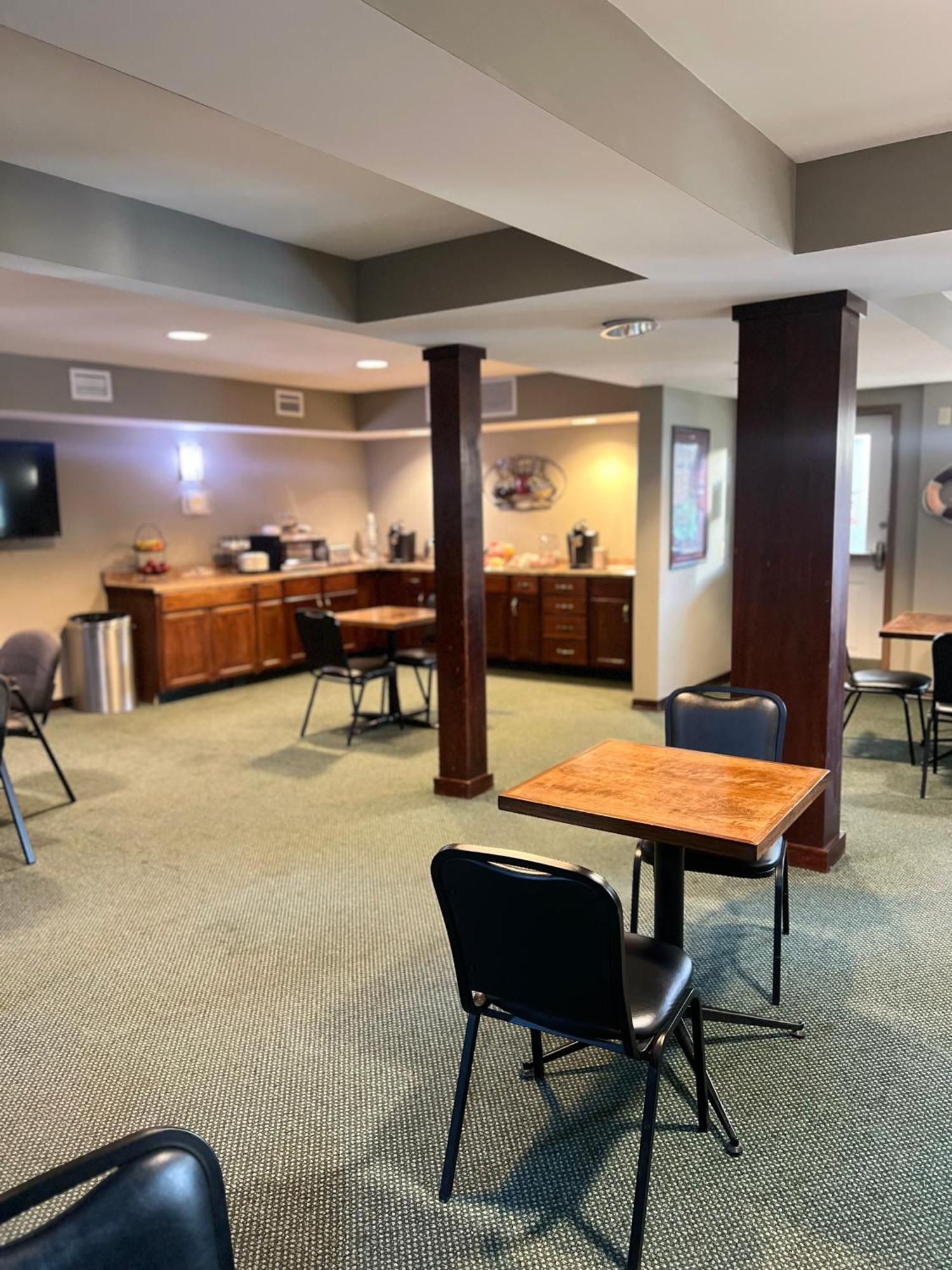 Webb'S Hotel Mayville エクステリア 写真
