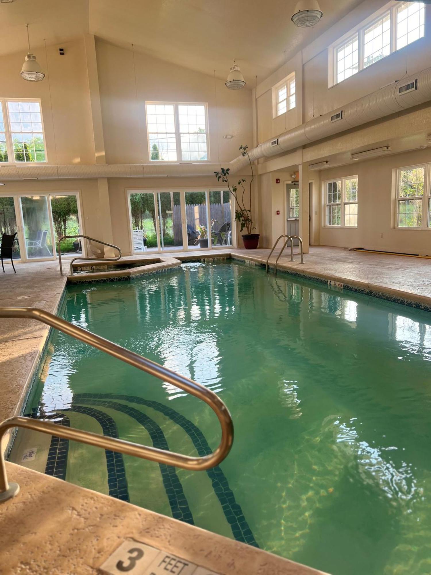 Webb'S Hotel Mayville エクステリア 写真